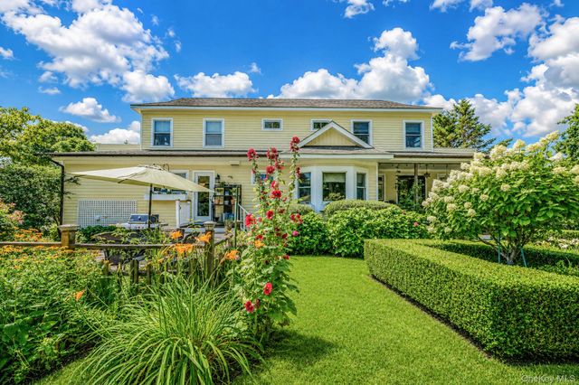 8 Jackson Avenue, East Quogue, NY 11942