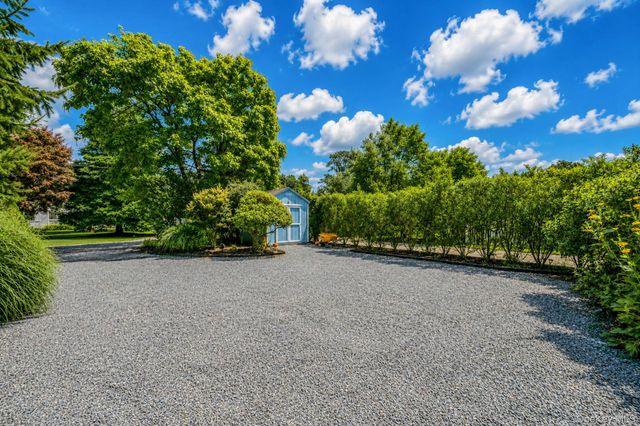 8 Jackson Avenue, East Quogue, NY 11942