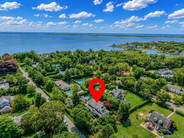 8 Jackson Avenue, East Quogue, NY 11942