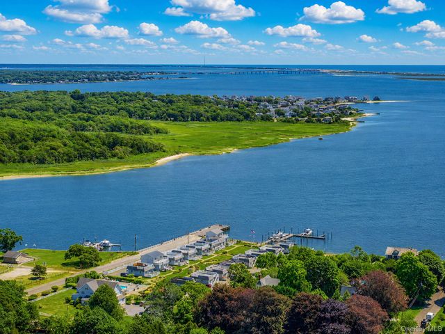 8 Jackson Avenue, East Quogue, NY 11942