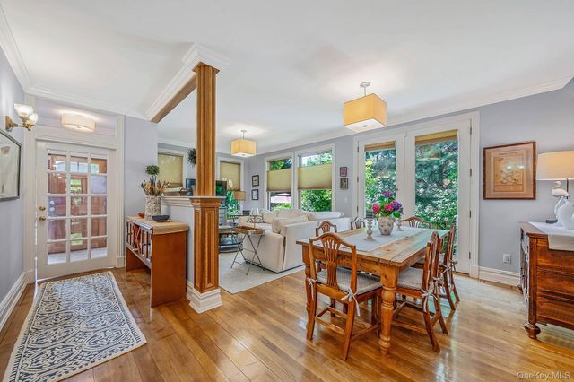 8 Jackson Avenue, East Quogue, NY 11942