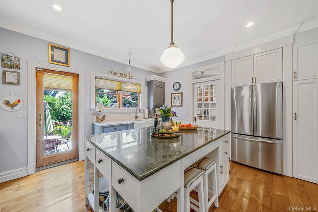8 Jackson Avenue, East Quogue, NY 11942