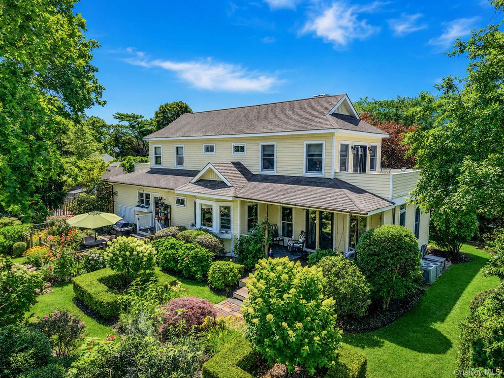 8 Jackson Avenue, East Quogue, NY 11942