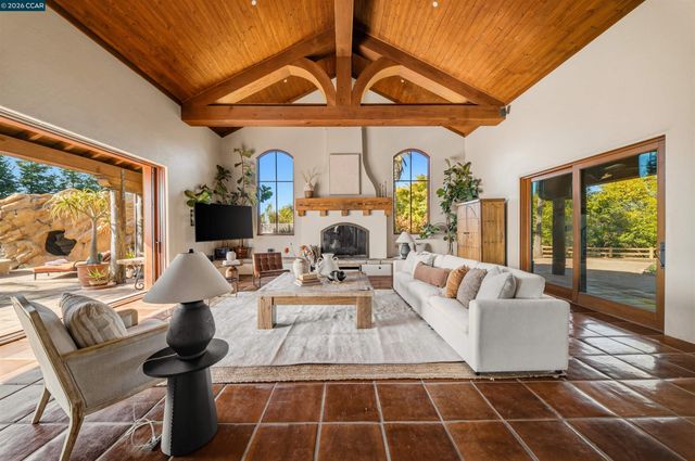 1615 Lawrence Rd, Danville, CA 94506