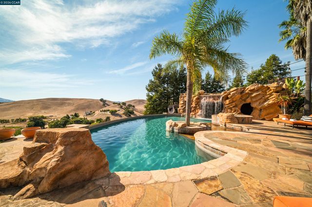 1615 Lawrence Rd, Danville, CA 94506