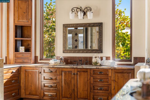 1615 Lawrence Rd, Danville, CA 94506