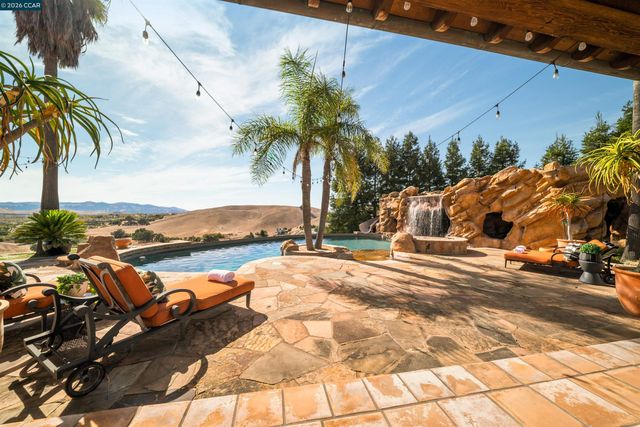 1615 Lawrence Rd, Danville, CA 94506