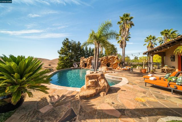 1615 Lawrence Rd, Danville, CA 94506
