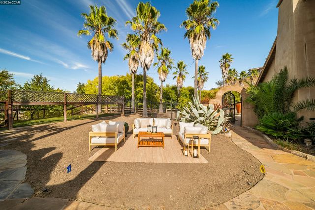 1615 Lawrence Rd, Danville, CA 94506