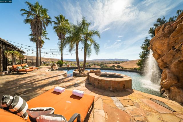 1615 Lawrence Rd, Danville, CA 94506