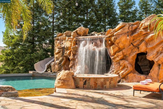 1615 Lawrence Rd, Danville, CA 94506