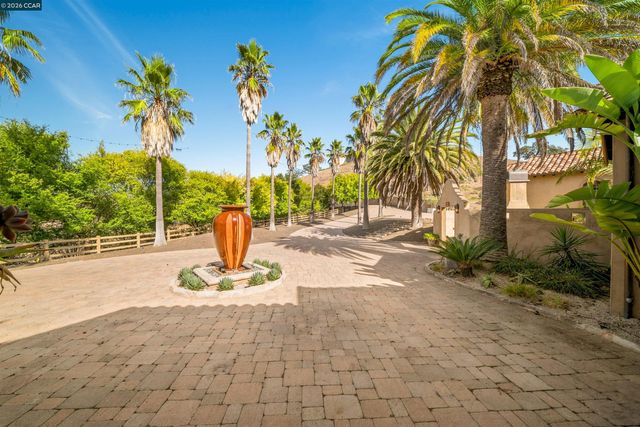 1615 Lawrence Rd, Danville, CA 94506