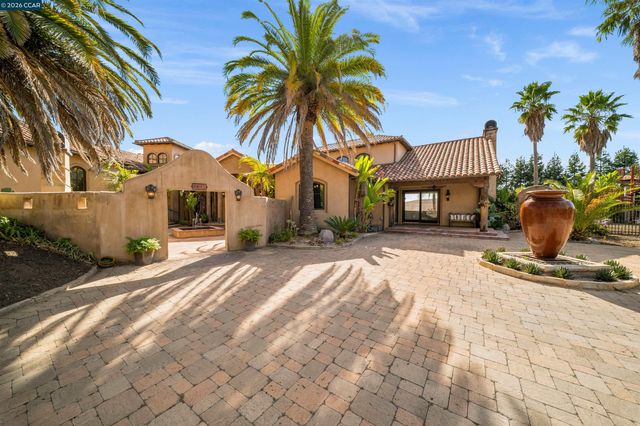 1615 Lawrence Rd, Danville, CA 94506