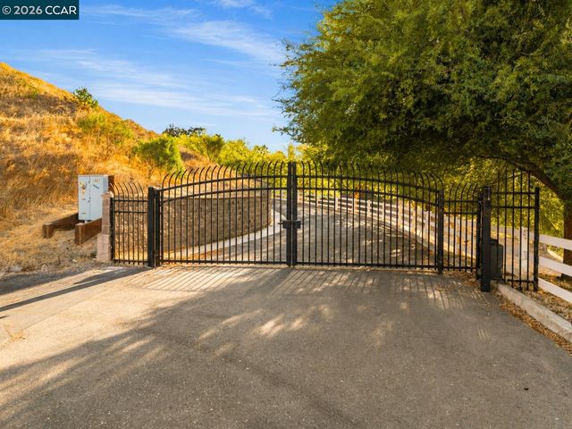 1615 Lawrence Rd, Danville, CA 94506