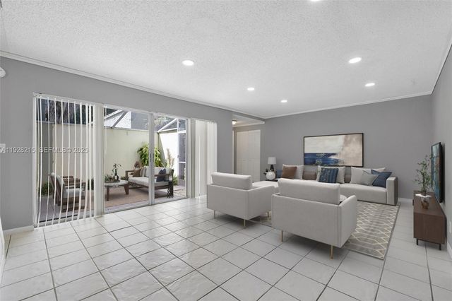 5850 NW 57th Ave 1, Tamarac, FL 33319