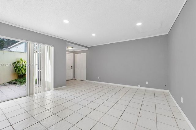 5850 NW 57th Ave 1, Tamarac, FL 33319