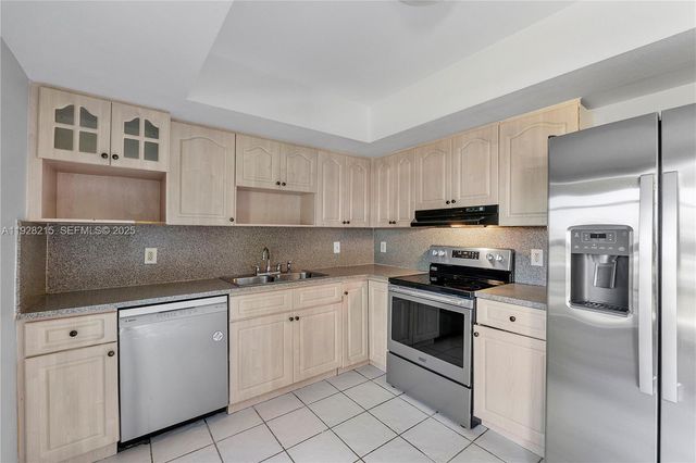 5850 NW 57th Ave 1, Tamarac, FL 33319