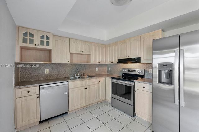 5850 NW 57th Ave 1, Tamarac, FL 33319