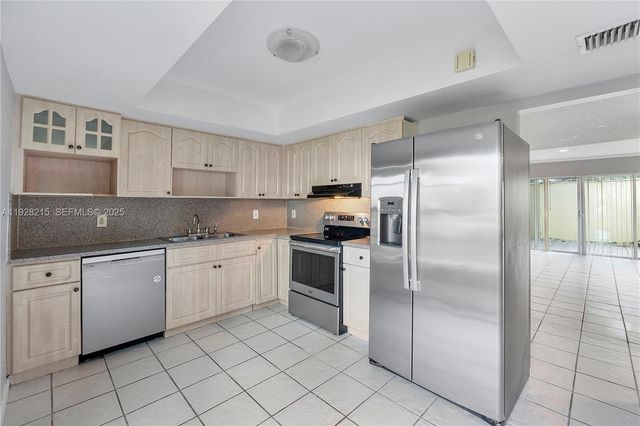 5850 NW 57th Ave 1, Tamarac, FL 33319