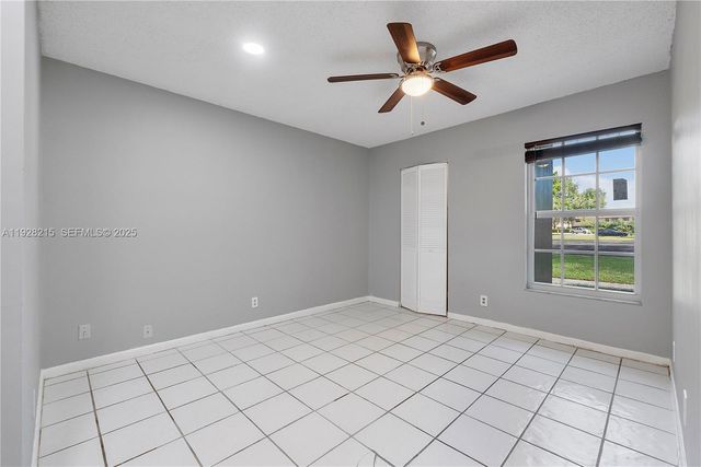 5850 NW 57th Ave 1, Tamarac, FL 33319