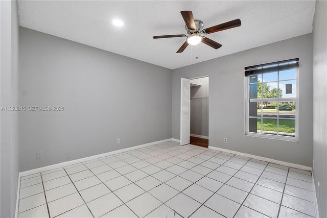 5850 NW 57th Ave 1, Tamarac, FL 33319