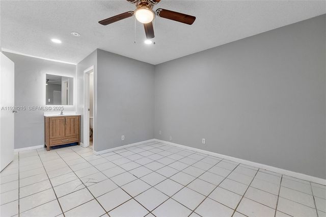 5850 NW 57th Ave 1, Tamarac, FL 33319