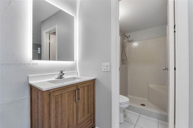 5850 NW 57th Ave 1, Tamarac, FL 33319