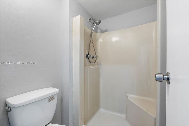 5850 NW 57th Ave 1, Tamarac, FL 33319