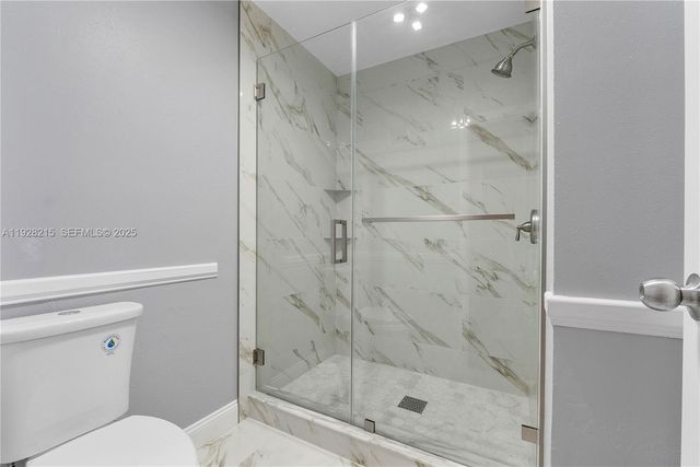 5850 NW 57th Ave 1, Tamarac, FL 33319