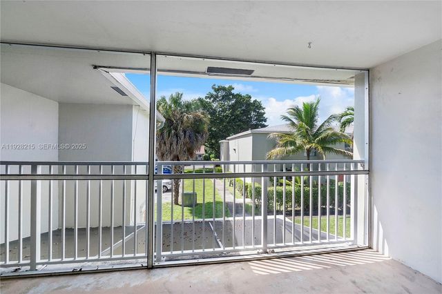 5850 NW 57th Ave 1, Tamarac, FL 33319