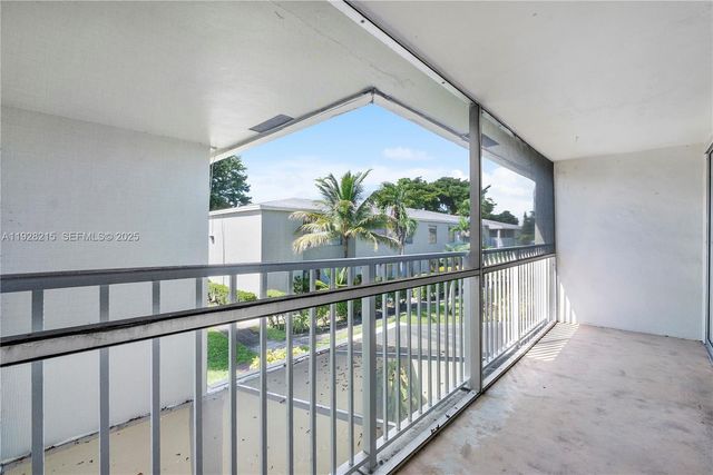 5850 NW 57th Ave 1, Tamarac, FL 33319