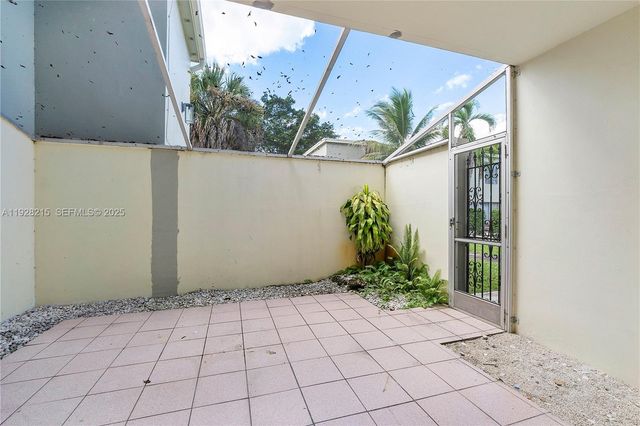 5850 NW 57th Ave 1, Tamarac, FL 33319