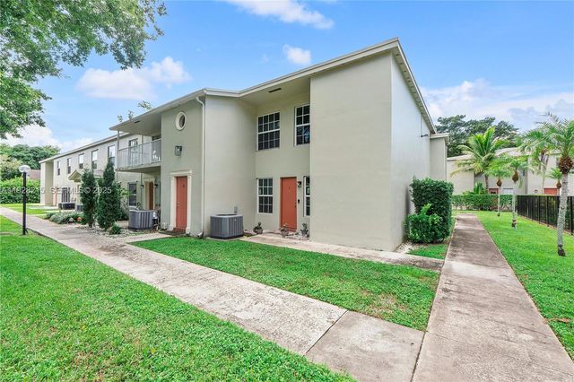 5850 NW 57th Ave 1, Tamarac, FL 33319