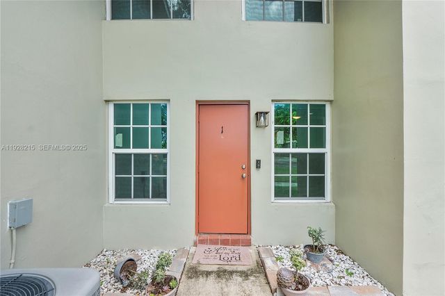 5850 NW 57th Ave 1, Tamarac, FL 33319