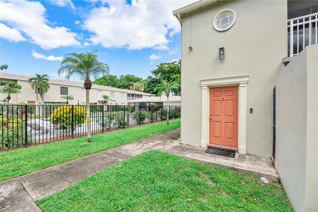 5850 NW 57th Ave 1, Tamarac, FL 33319