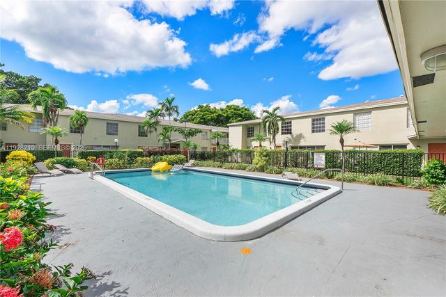 5850 NW 57th Ave 1, Tamarac, FL 33319