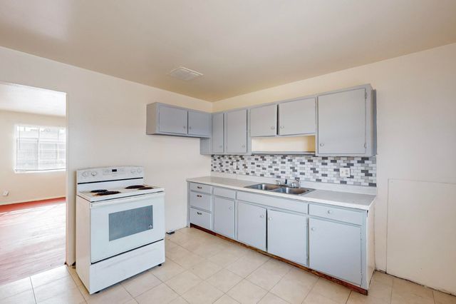 1033 Louisiana Boulevard SE, Albuquerque, NM 87108