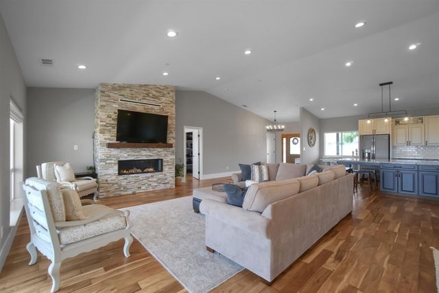 7991 S Shingle Rd, Shingle Springs, CA 95682