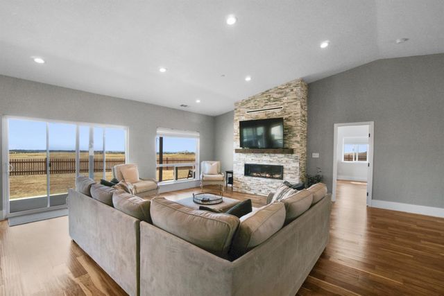 7991 S Shingle Rd, Shingle Springs, CA 95682
