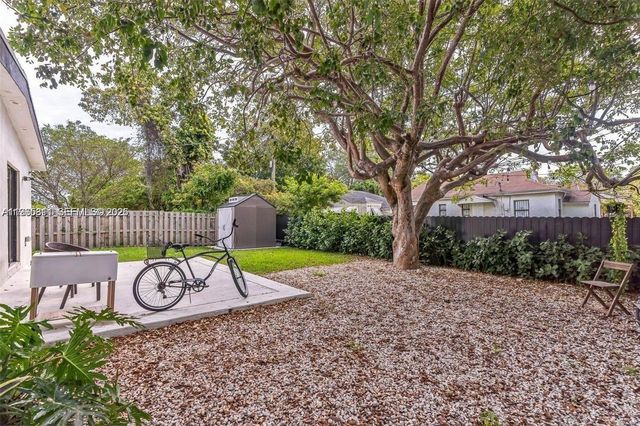 944 NW 64th St, Miami, FL 33150