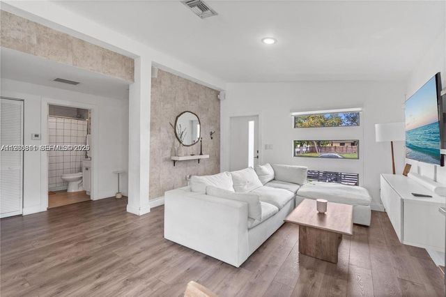 944 NW 64th St, Miami, FL 33150