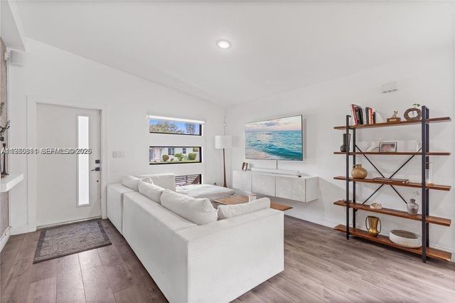 944 NW 64th St, Miami, FL 33150