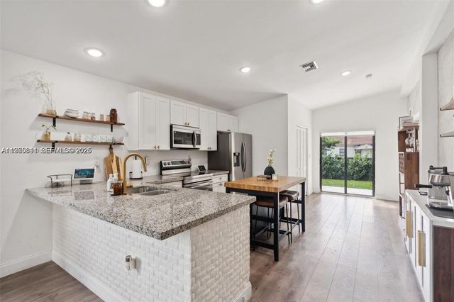 944 NW 64th St, Miami, FL 33150