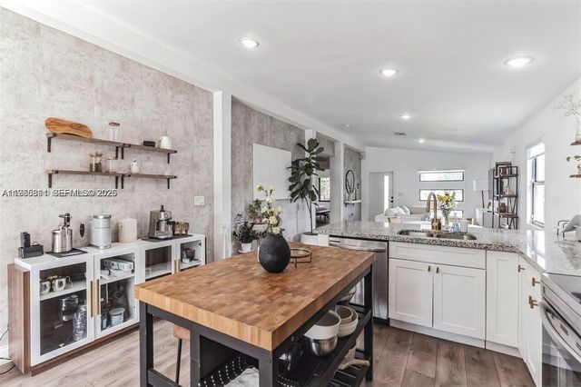 944 NW 64th St, Miami, FL 33150