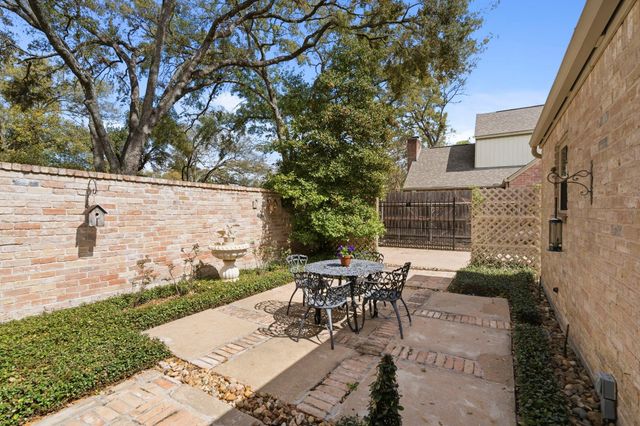 10331 Lynbrook Hollow Street, Houston, TX 77042