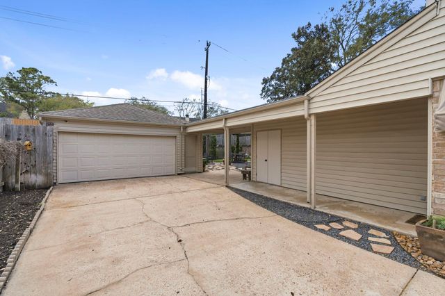 10331 Lynbrook Hollow Street, Houston, TX 77042