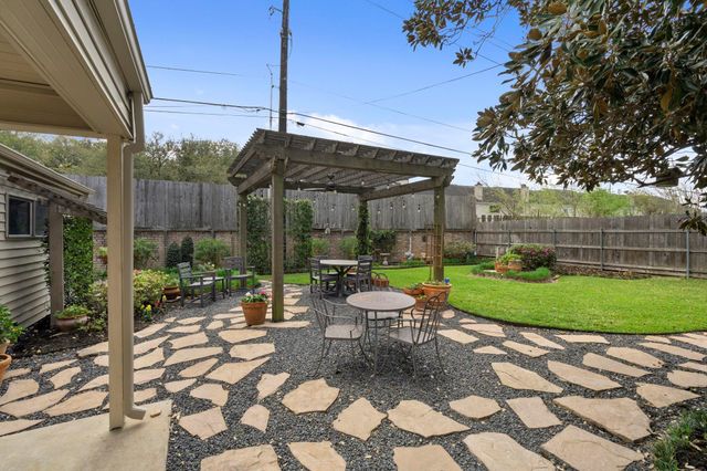 10331 Lynbrook Hollow Street, Houston, TX 77042