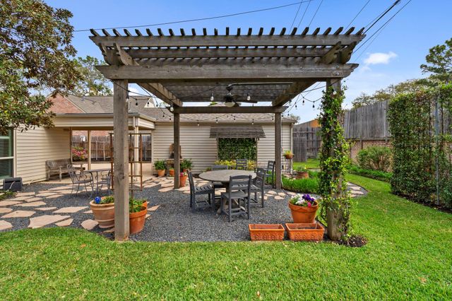 10331 Lynbrook Hollow Street, Houston, TX 77042