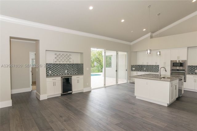 3799 Lancewood Dr, Coral Springs, FL 33065
