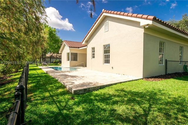 3799 Lancewood Dr, Coral Springs, FL 33065